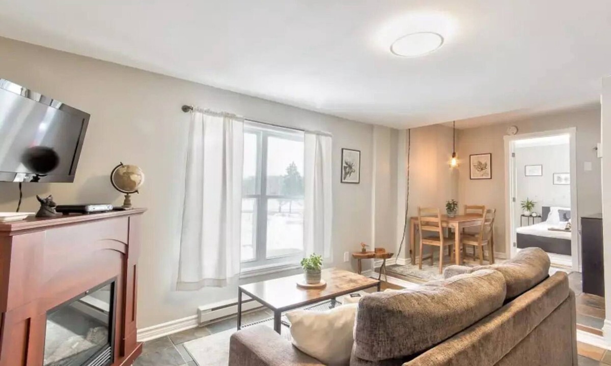Downtown Gatineau House | Luxurious one bedroom riverfront unit 10 min drive from downtown Ottawa