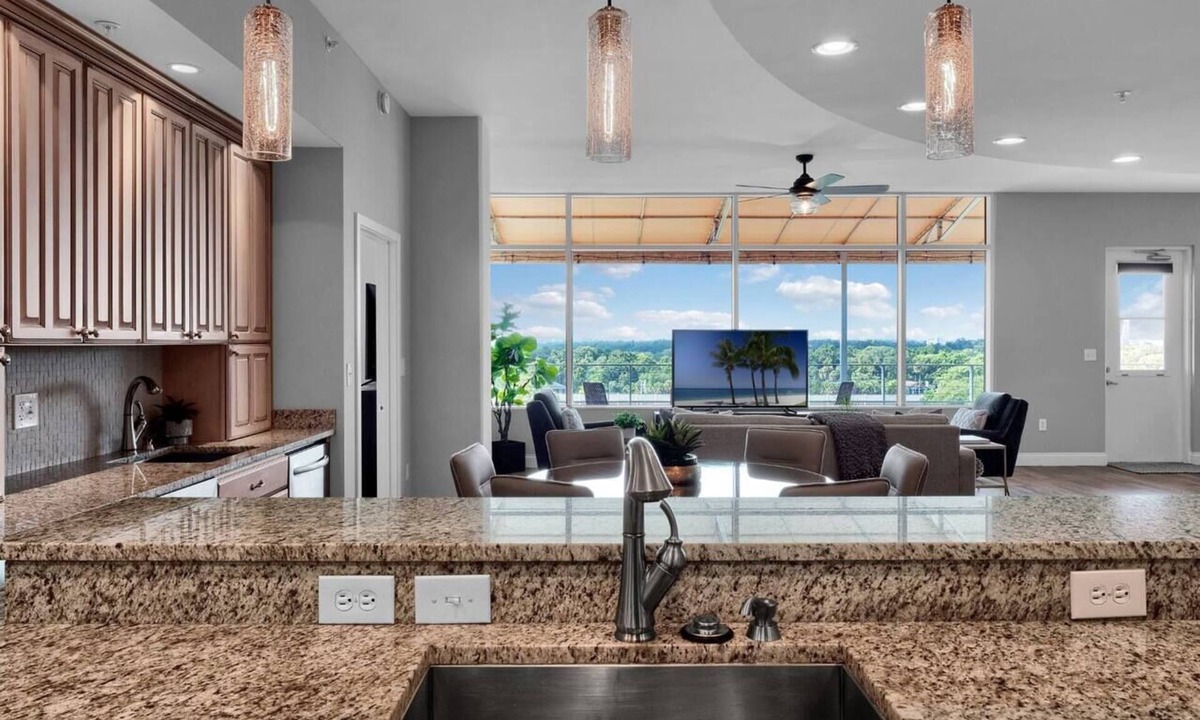 South Eola Apartment | Luxurious Penthouse with 2/2 and large patio