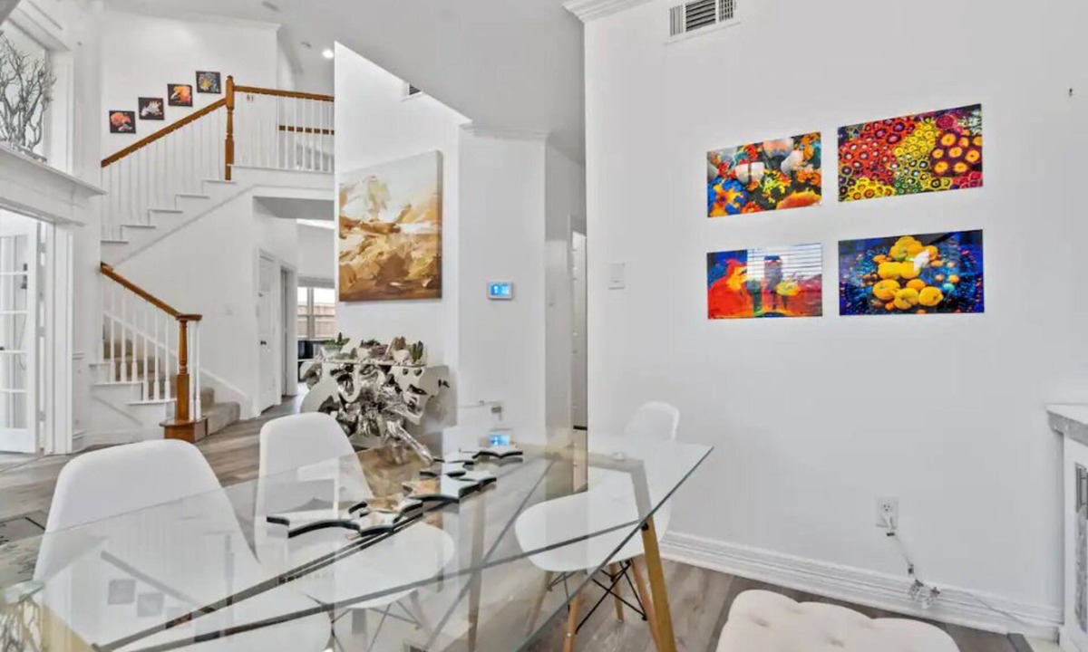Richardson Villa | Luxurious | Pool Oasis | PS5 | 12 Beds | Aquarium