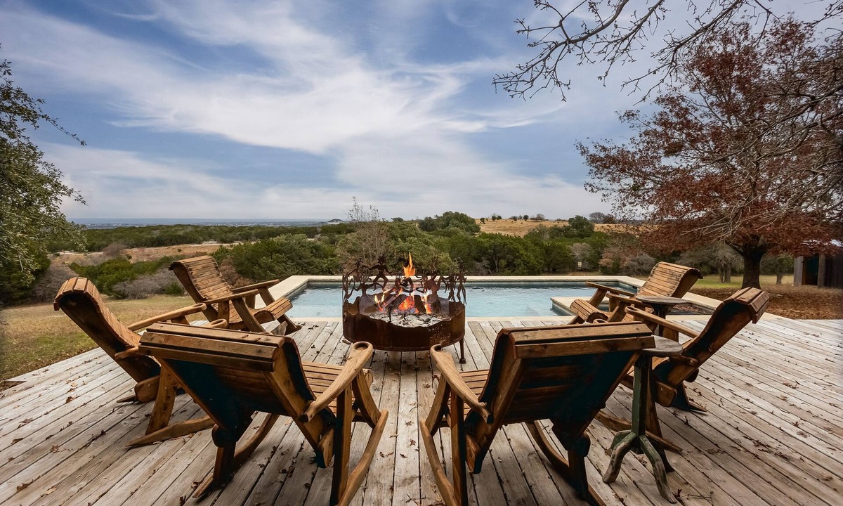 Glen Rose House | Luxurious property with pool, hot tub, wraparound porch, & two primary suites