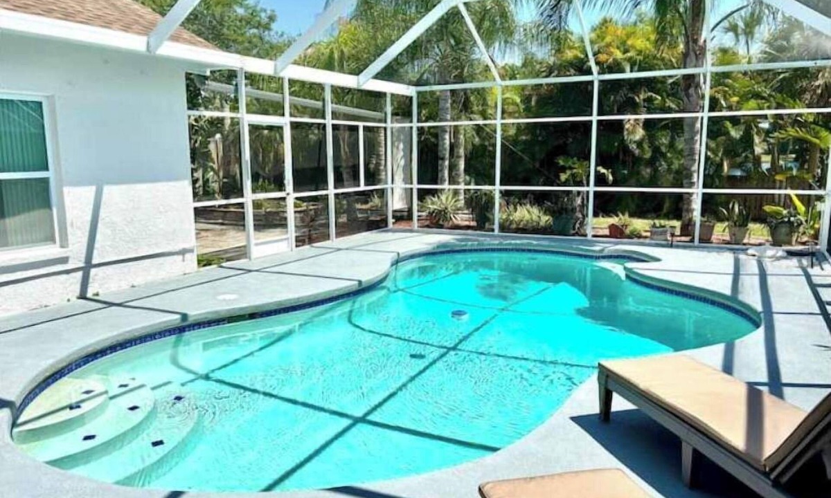 Tampa House | Luxurious Relaxation Home - Pool Games/8PPL-4BR