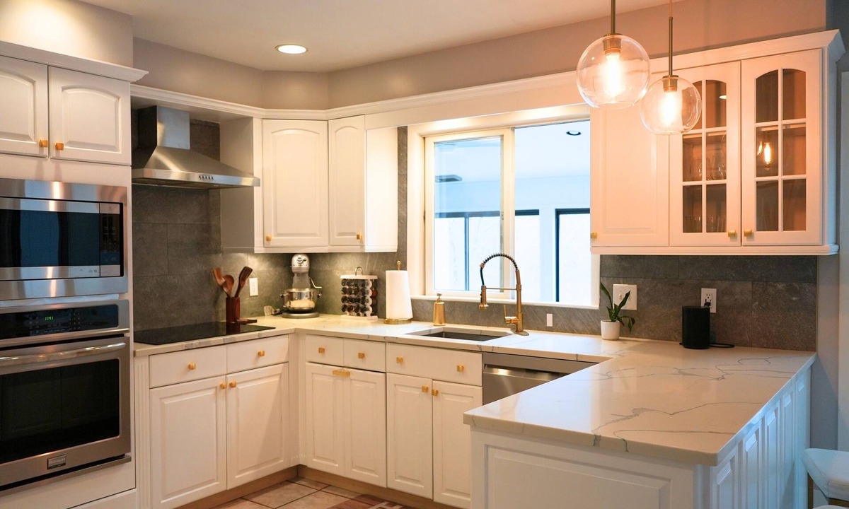 Stamford House | Luxurious Riverside Ranch with Panoramic Views