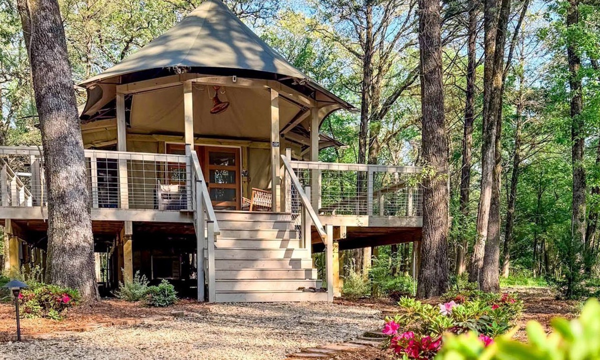 Miller Grove House | Luxurious Romantic Glamping Cabin with Outdoor Tub near Lake Fork in East Texas