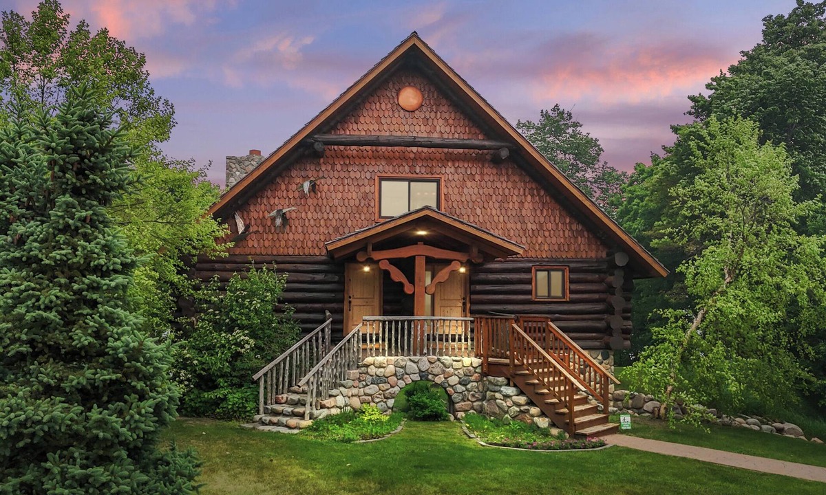 Vergas Cabin | Luxurious Rustic Cabin Getaway on Loon Lake.