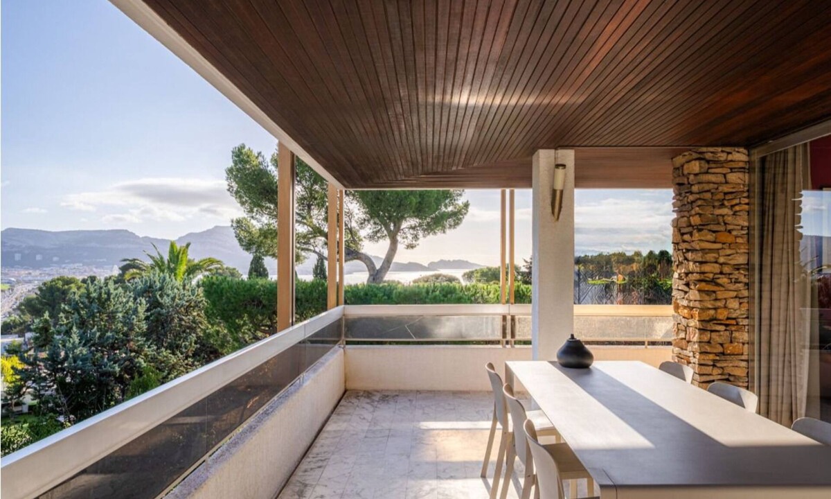 Roucas-Blanc Villa | Luxurious sea view villa in prestigious residence