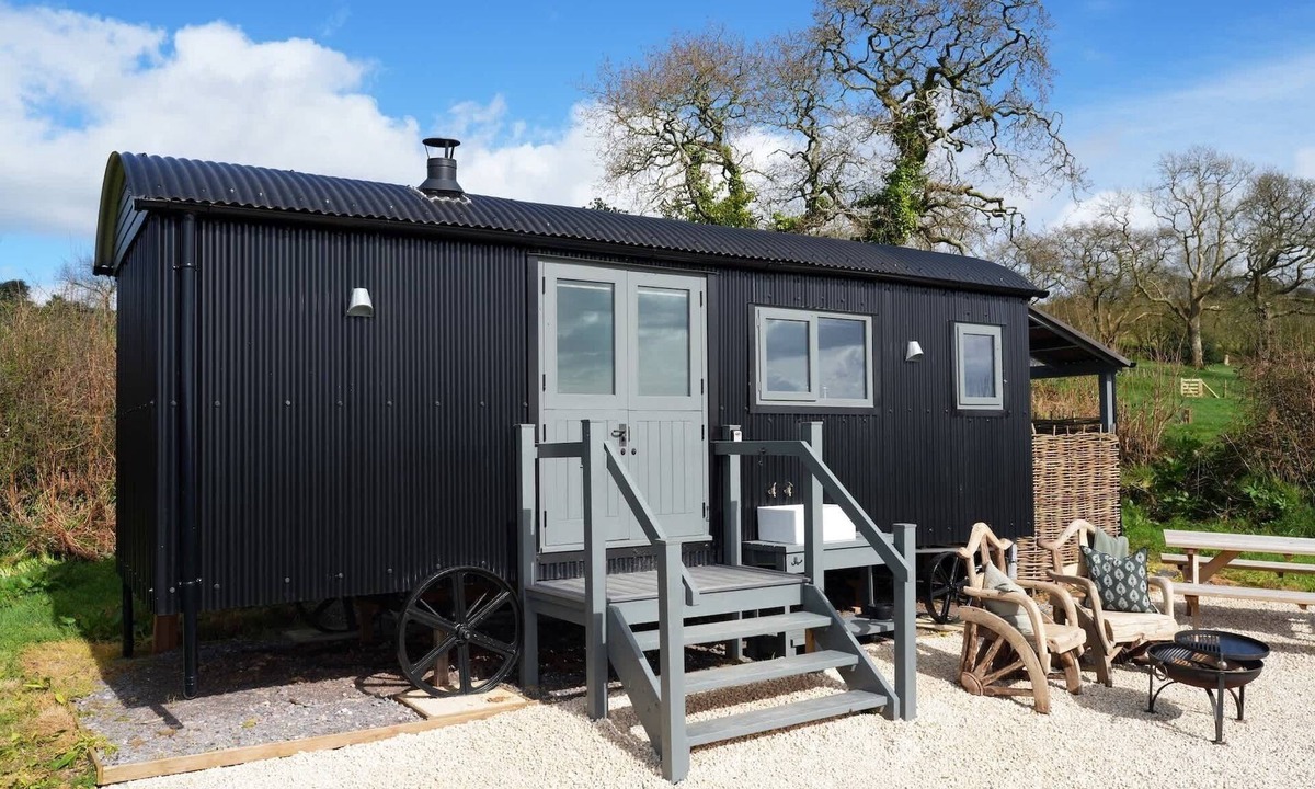 Sidmouth Cabin | Luxurious Shepherds Huts, Outdoor Baths, Sea Views