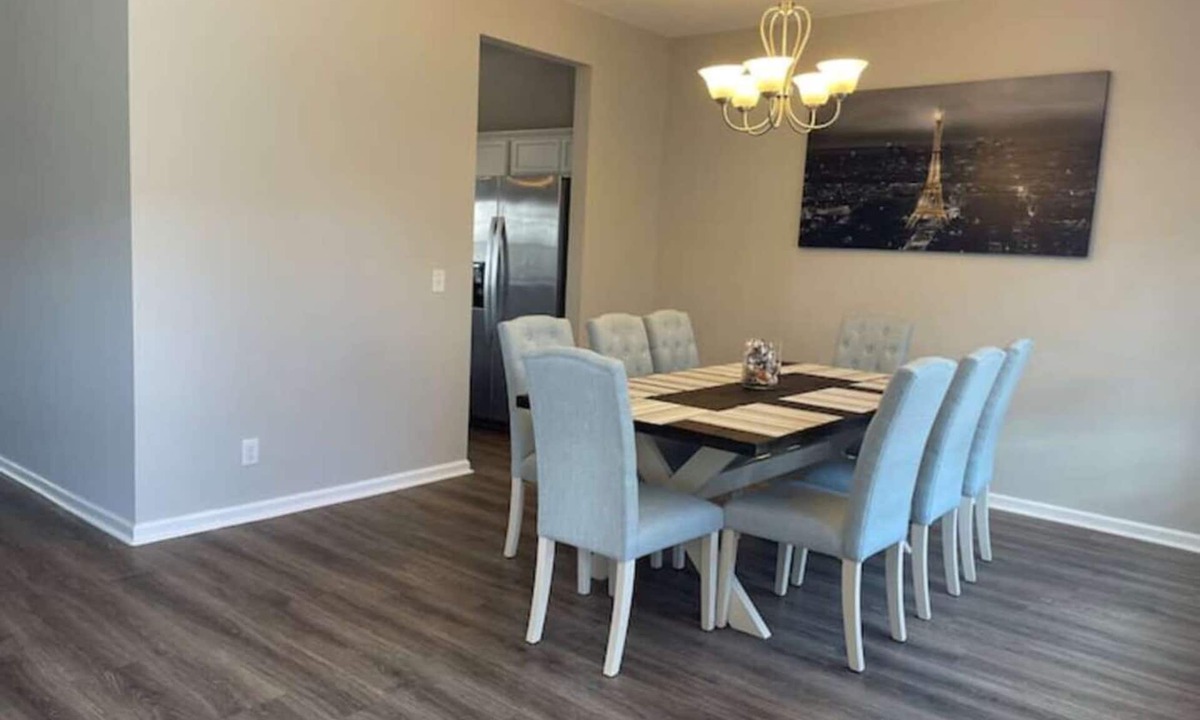 Fleming House | Luxurious & Spacious | ♛King Beds, Patio, Backyard