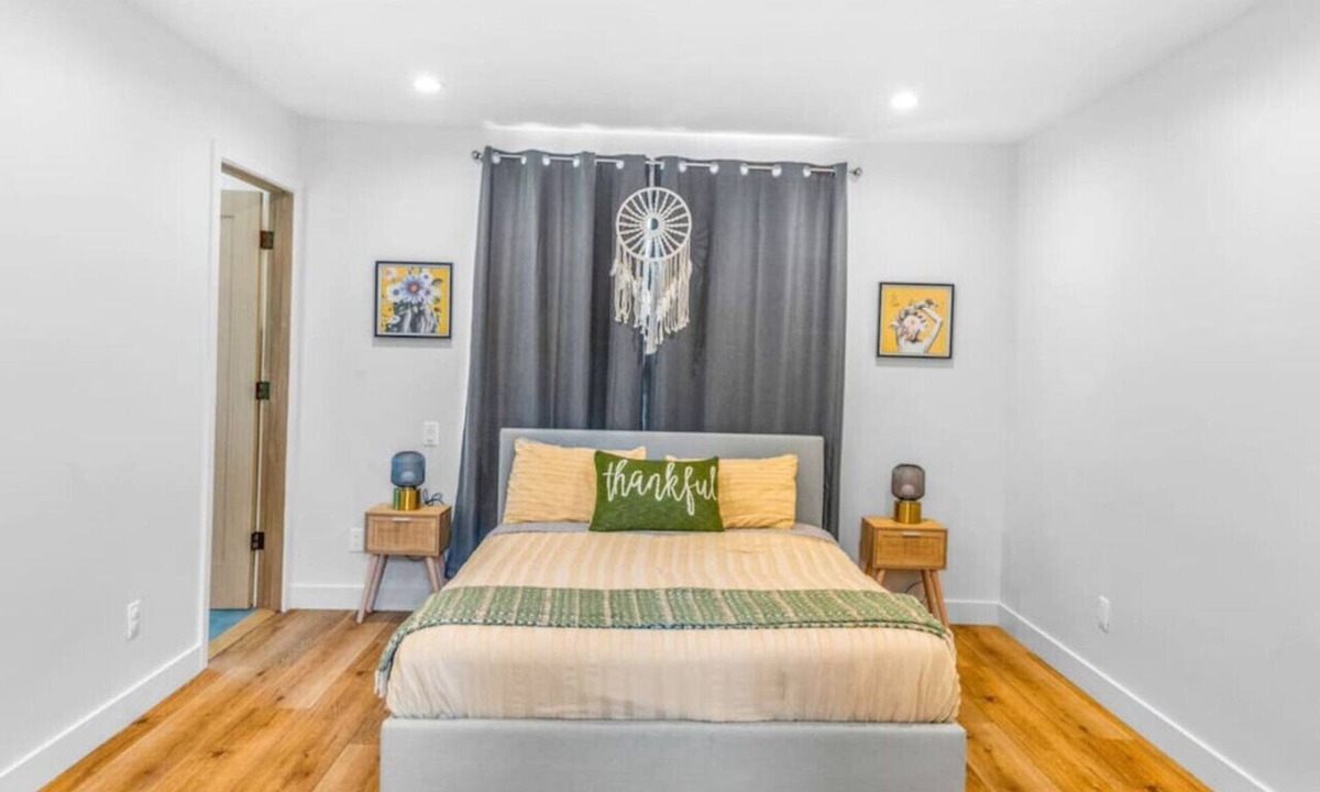 Sherman Oaks Condo | Luxurious Townhome W 3 Master Suites gated Parking