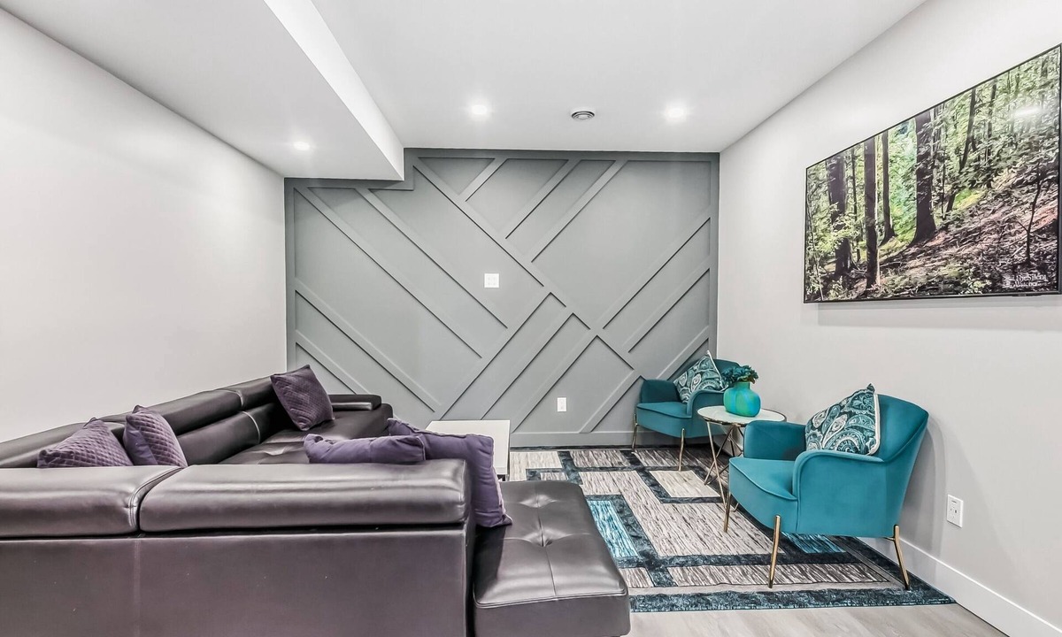 Evanston House | Luxurious two bedroom with one bathroom 3 beds