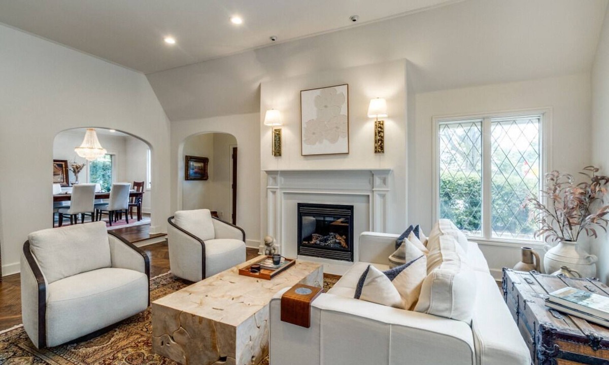 Greenland Hills House | Luxurious Updated Tudor Near Greenville Ave : Walk to Restaurants