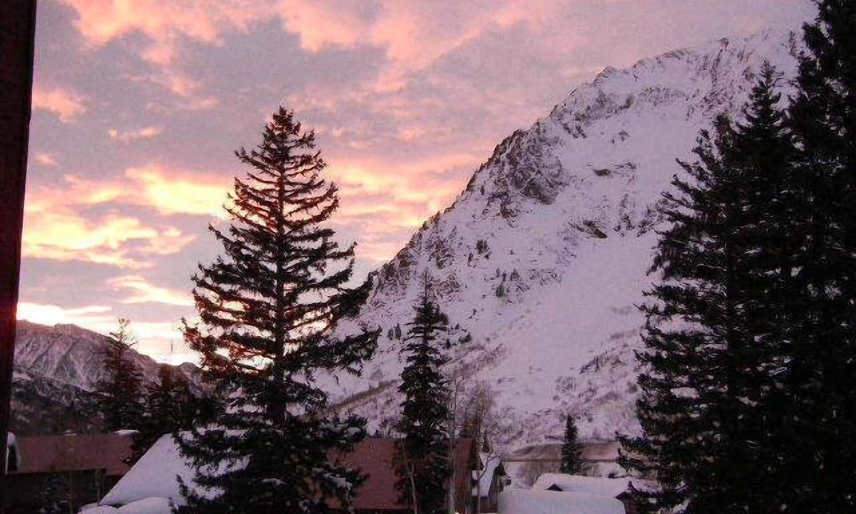 Salt Lake Mountain Resorts Condo | Luxurious Upscale Studio Condominium With Spectacular Views