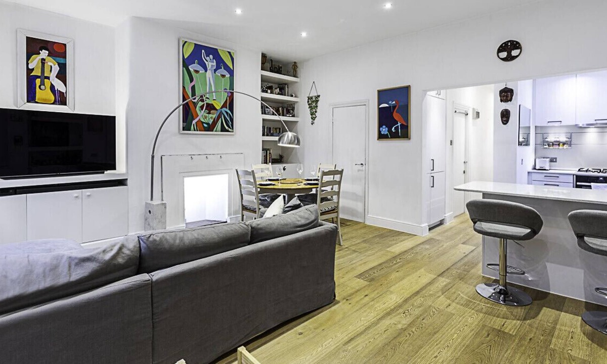 West Kensington Apartment | Luxurious Victorian Home