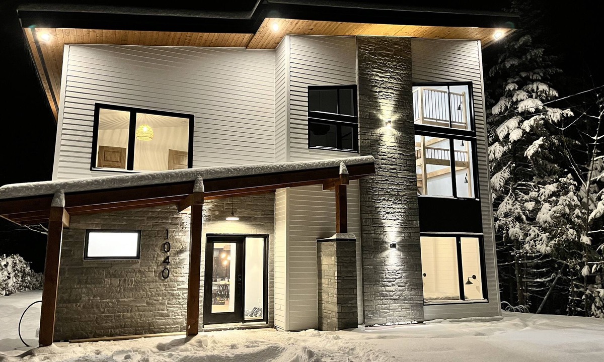 Lac-Etchemin Ski Chalet | Luxurious waterfront cottage
