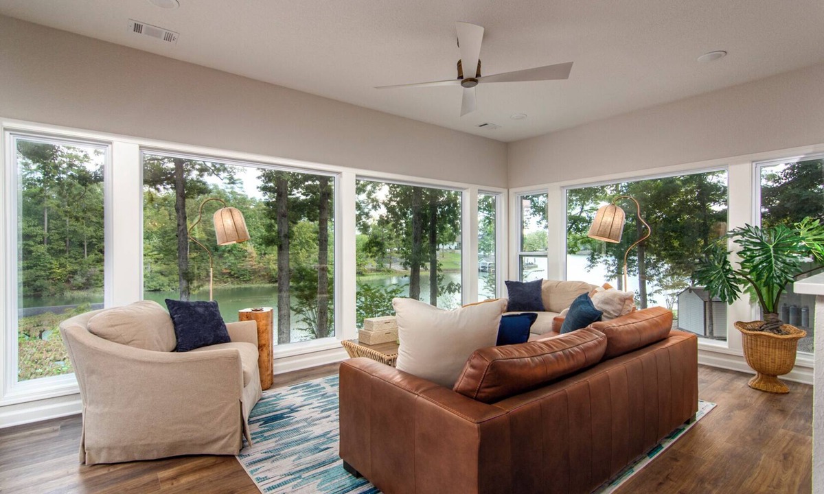Hot Springs Village House | Luxurious Waterside Retreat on Lake Balboa