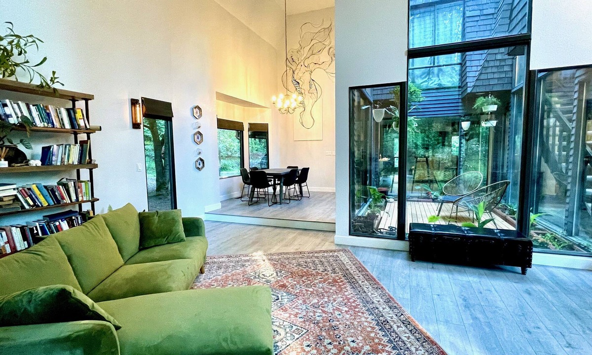 South Hill House | Luxurious Wooded Hideaway