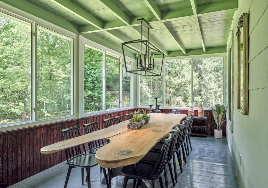 Cresco House | Luxuriously Restored Farm Cabin