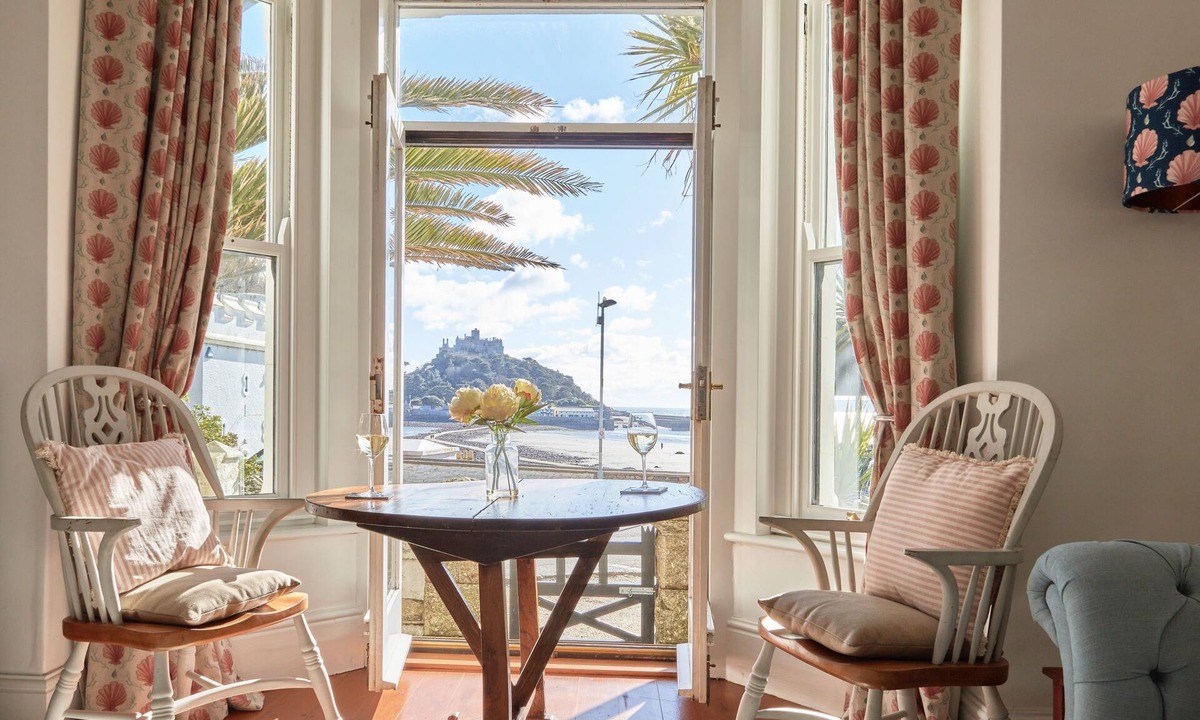 Marazion Apartment | Luxury 1 bed apartment - best view in Cornwall?