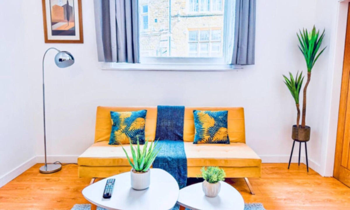 Pudsey Apartment | Luxury 1 bed apartment, sleeps 4, free parking.