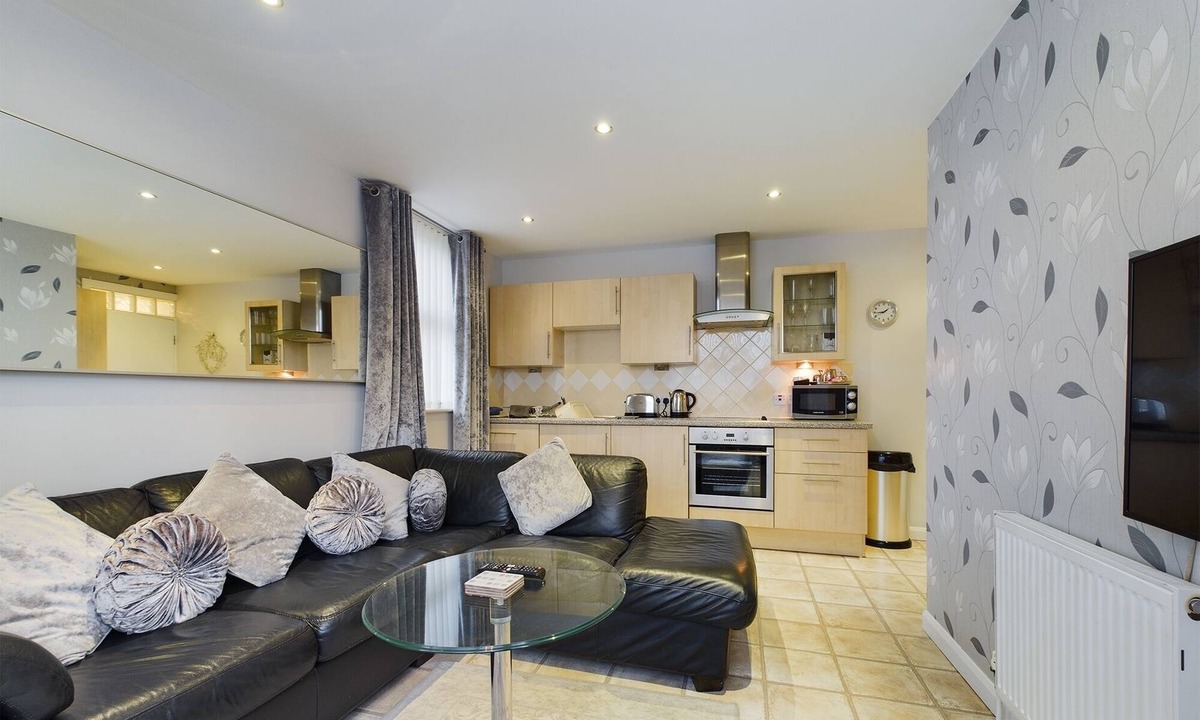 Bispham Apartment | Luxury 1 Bed Apt, Beach Front with Side Sea View