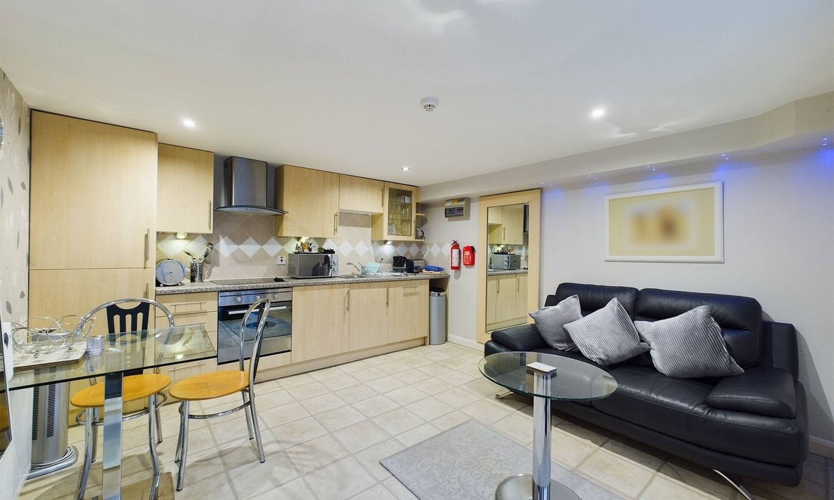 Bispham Apartment | Luxury 1 Bedroom Apartment with Private Decking