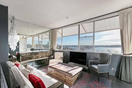 Elizabeth Bay Apartment | Luxury 1 Bedroom Apt with Harbour Views & Parking