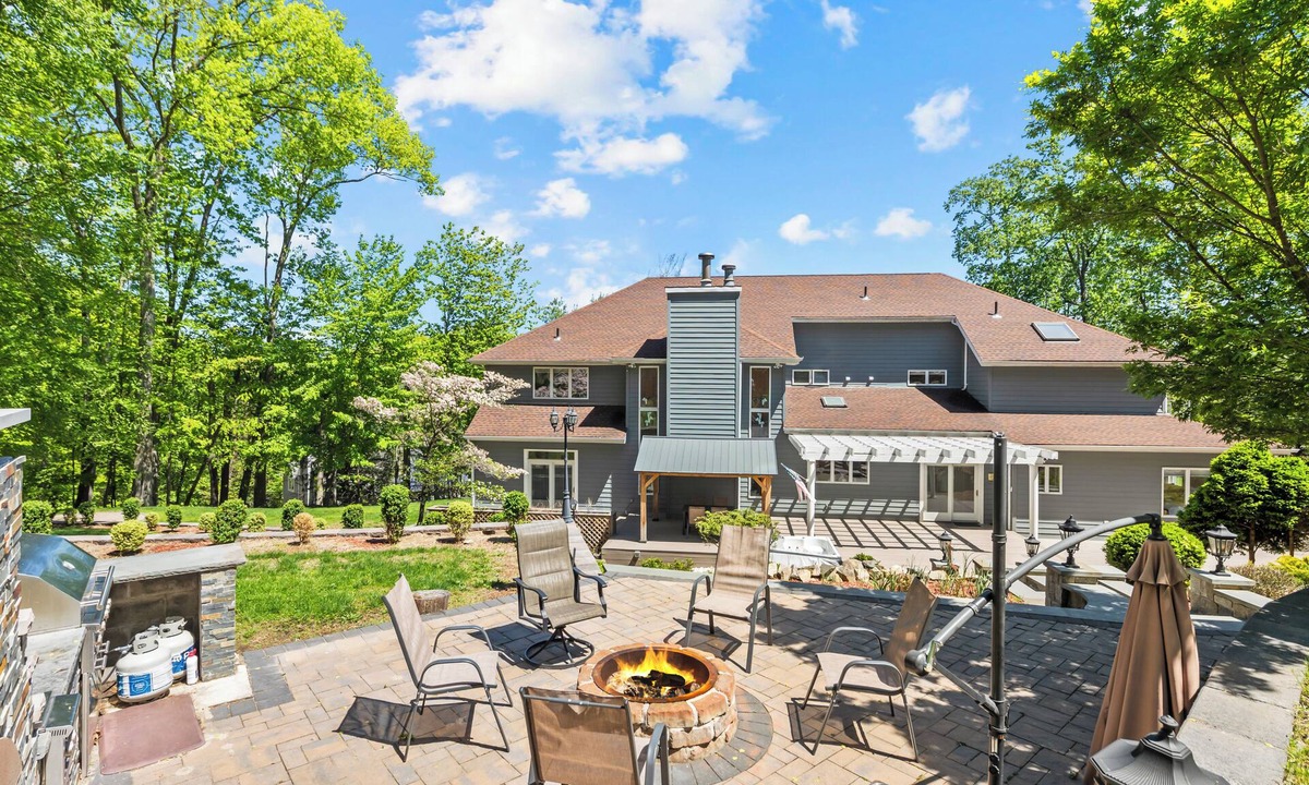 Stony Point House | Luxury 10BR w/Pool, Hot Tub & Pizza Oven