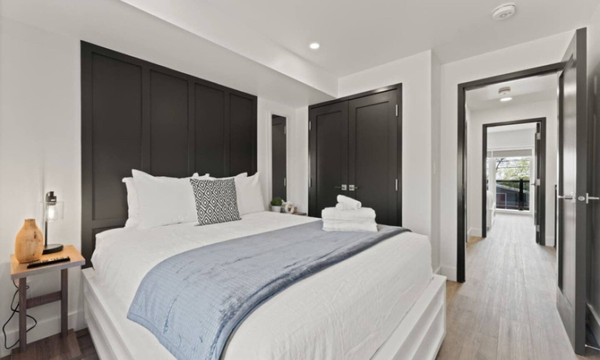 Ruthven House | Luxury 171-11 Condos with Magnificent Lakeviews