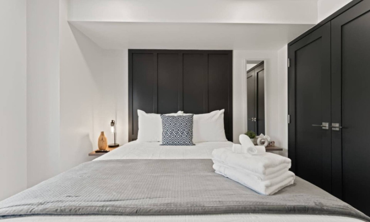 Ruthven House | Luxury 171-7 Condos with Magnificent Lakeviews