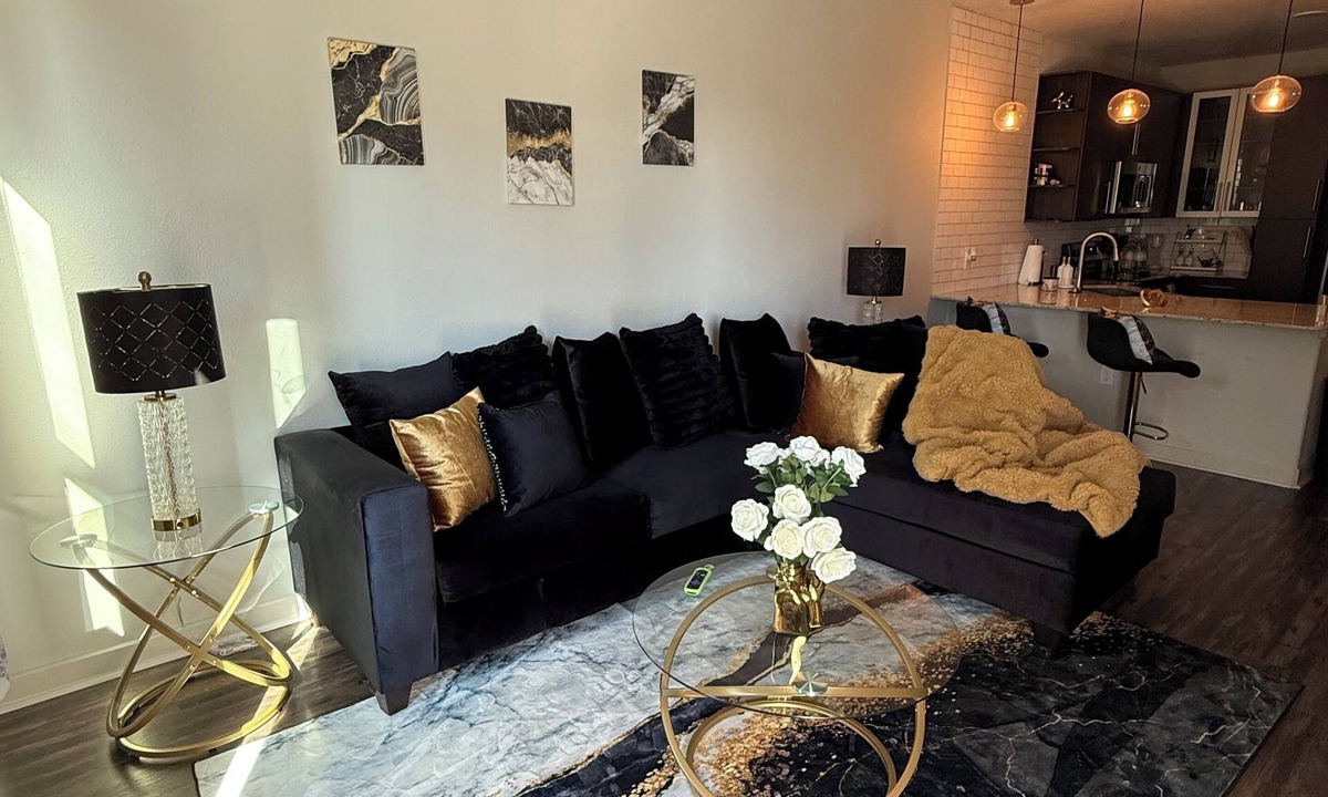 Old East Dallas Apartment | Luxury 1B Downtown Dallas Cityview + Pool