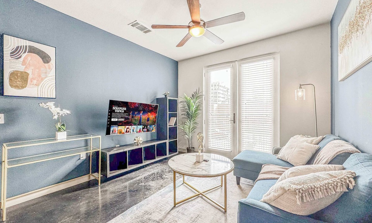Uptown Apartment | Luxury 1BD | Uptown | Sleeps 4 | Free Parking