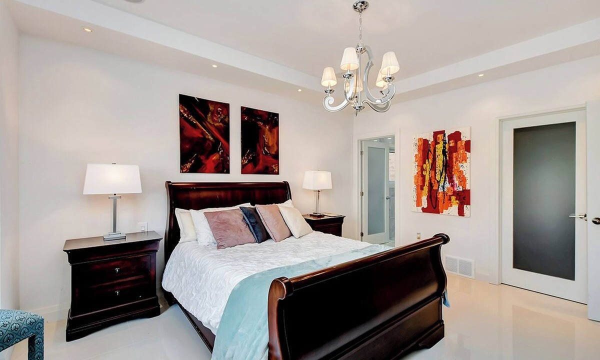 Old Ottawa East Apartment | Luxury 1BR Condo Near Canal & Lansdowne + Parking