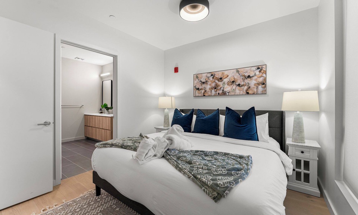 D Street - West Broadway Apartment | Luxury 1BR Next to Broadway Southie 3693