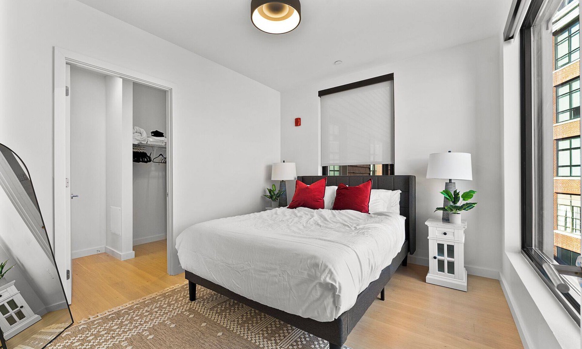 Fort Point Apartment | Luxury 1BR Next to Broadway 6359