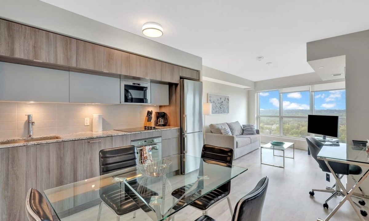 St. James Town Condo | Luxury 1BR w/Rosedale Valley Views - Subway - Pool + Gym