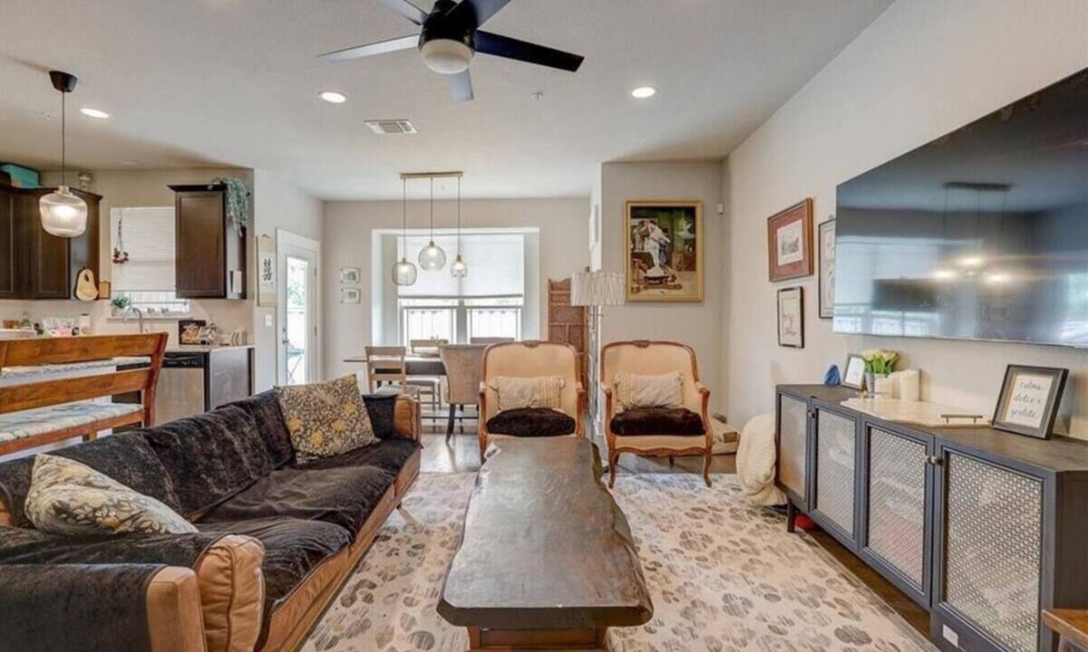 Crestview House | Luxury 2/2.5 b/w DWTN & Domain