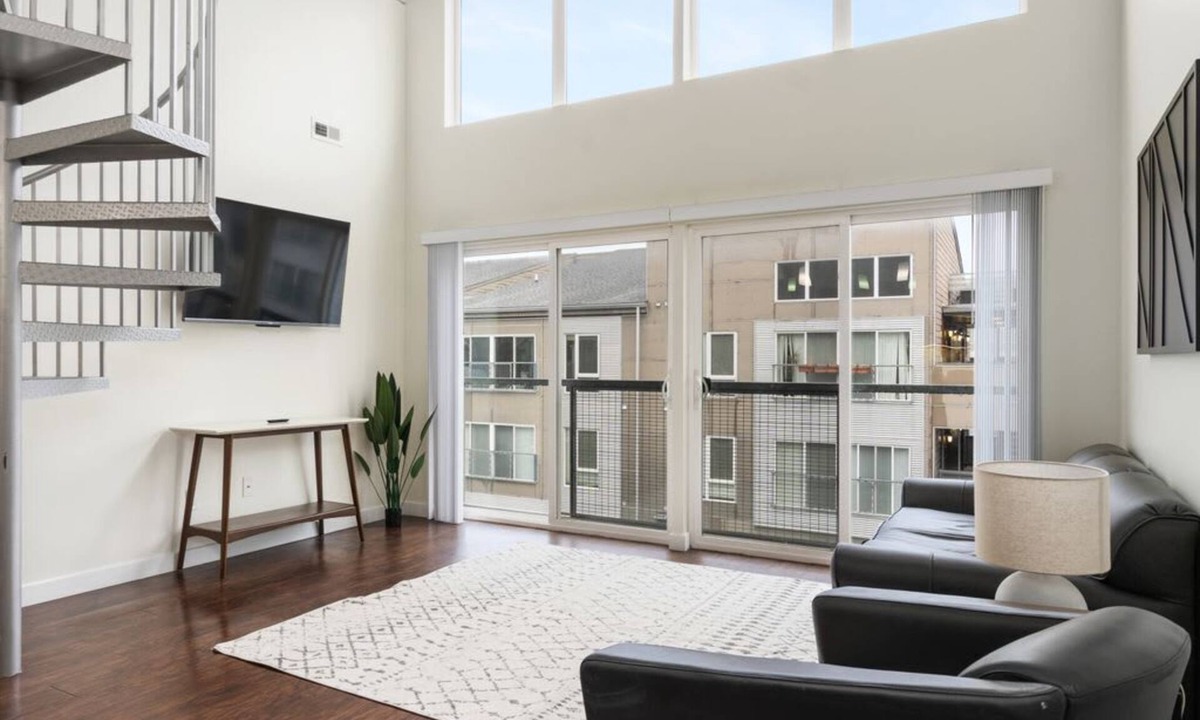 Grandview Heights Apartment | Luxury 2-Bed 2-Bath in Grandview