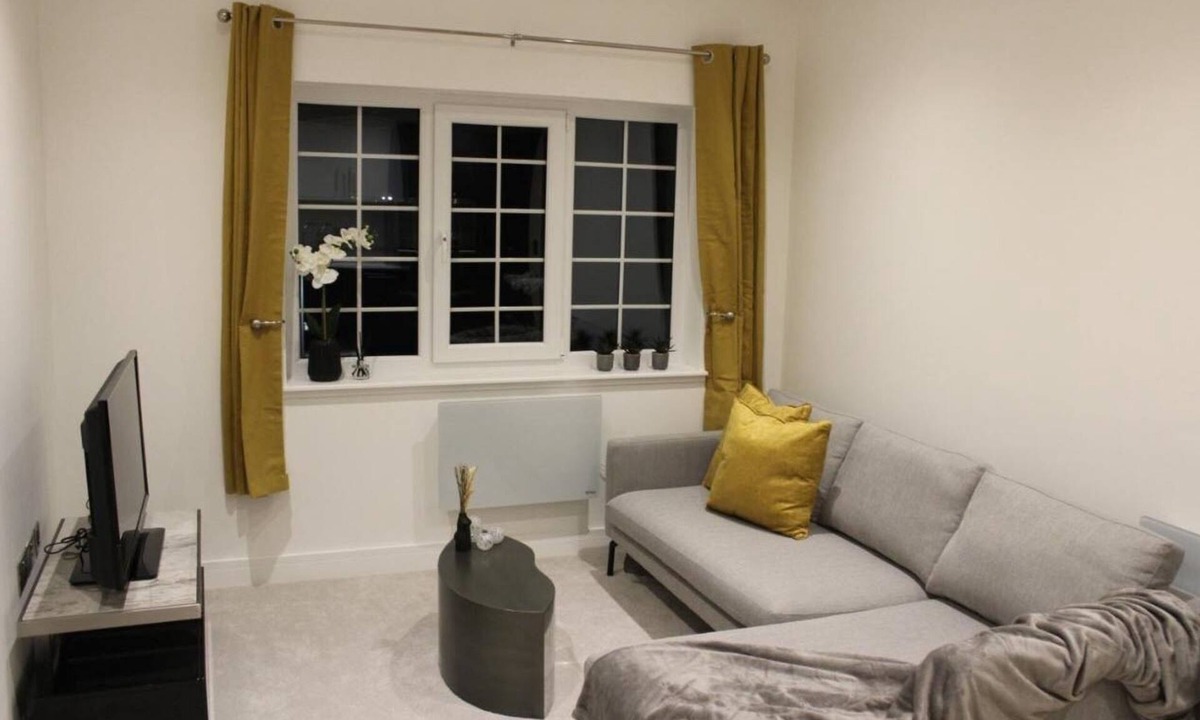 Wainscot Apartment | Luxury 2 Bed Apartment In Rochester