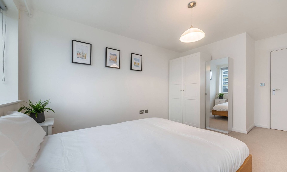 Notting Dale Apartment | LUXURY 2 BED BALCONY FREE PARKING FLAT