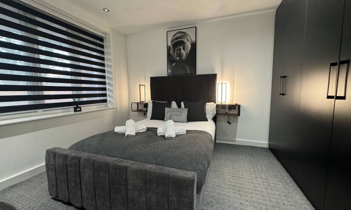 Uxbridge North Apartment | Luxury 2 Bed/Free Parking