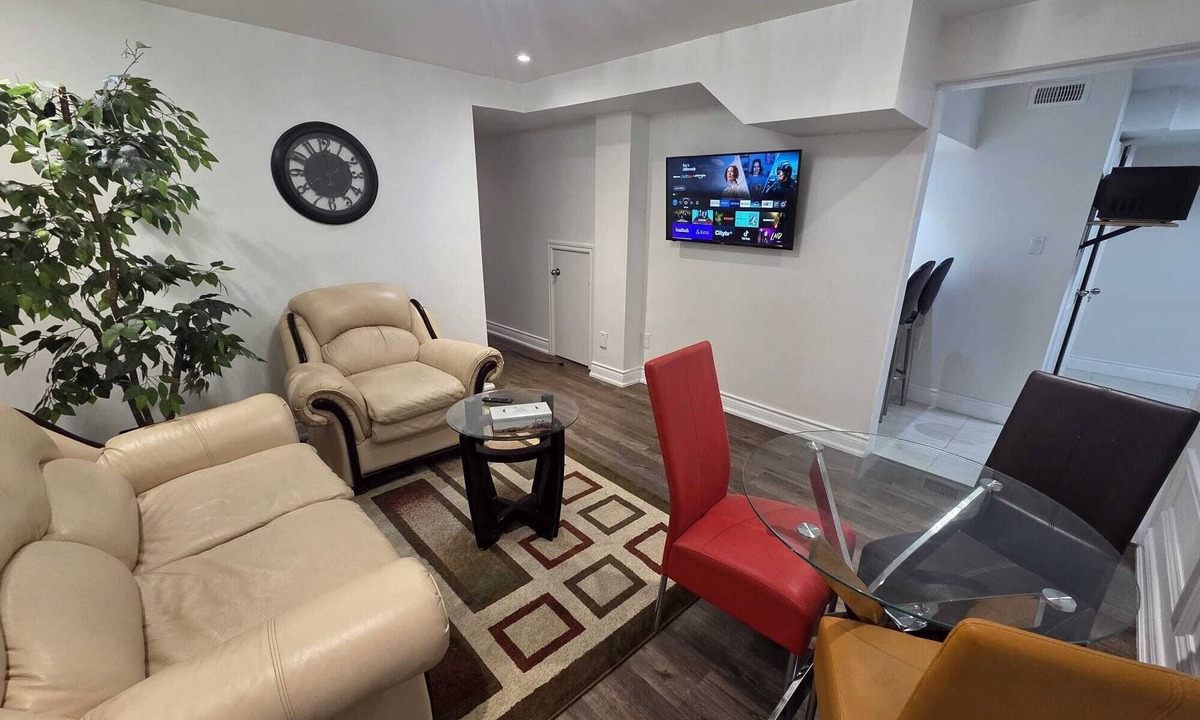 Hurontario House | Luxury 2-bed Suite