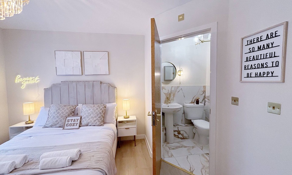 Leeds Apartment | Luxury 2 bedroom Leeds city centre apartment with jacuzzi style bath and parking