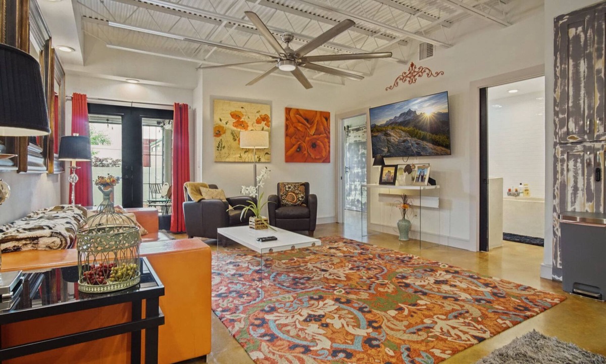Midtown Condo | Luxury 2 Bedroom Condo, Midtown - Great Amenities with Pool!