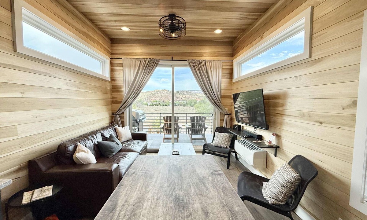Escalante House | Luxury 2 BR Tiny Home | Grand Staircase Views