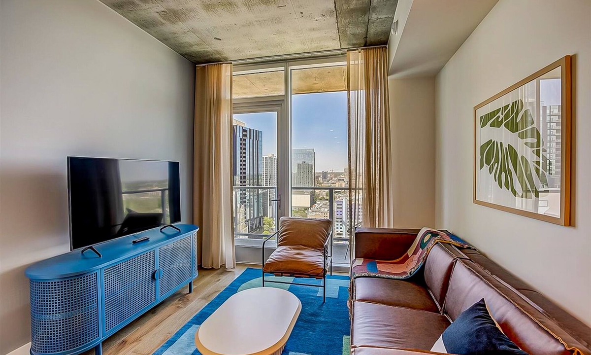 Rainey Street Historic District Condo | Luxury 28th Flr Luxe Condo, Balcony Views, Dog-Friendly