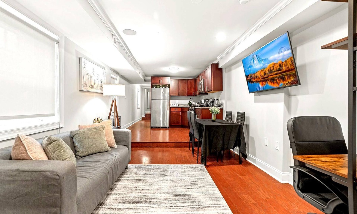 Southwark Apartment | Luxury 2BD | 2 Beds | Queens Village