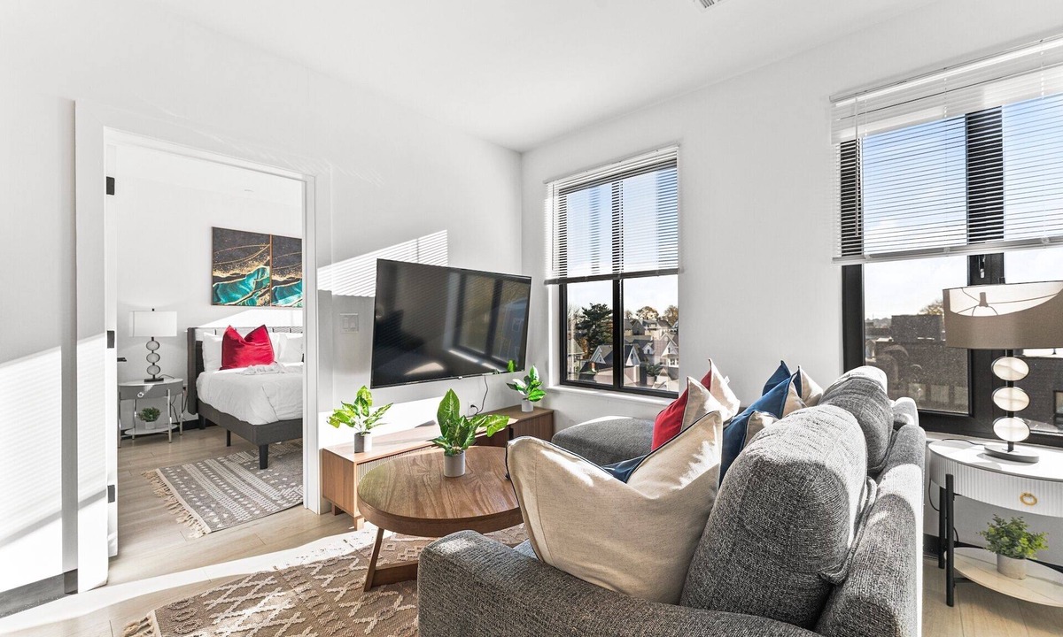 Everett Apartment | Luxury 2bd/2ba near Boston 3620