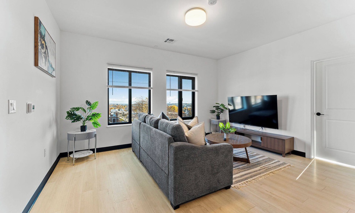 Everett Apartment | Luxury 2bd/2ba near Boston 0529