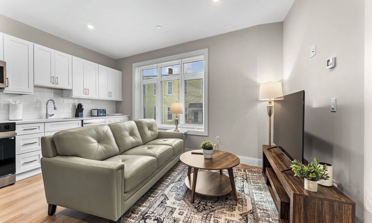 Prospect Hill Apartment | Luxury 2bd/2ba near Cabmridge 9242