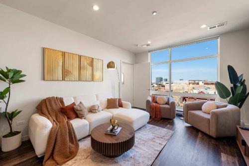 Pulaski Park Apartment | Luxury 2BD-2BA View-Gym-Rooftop