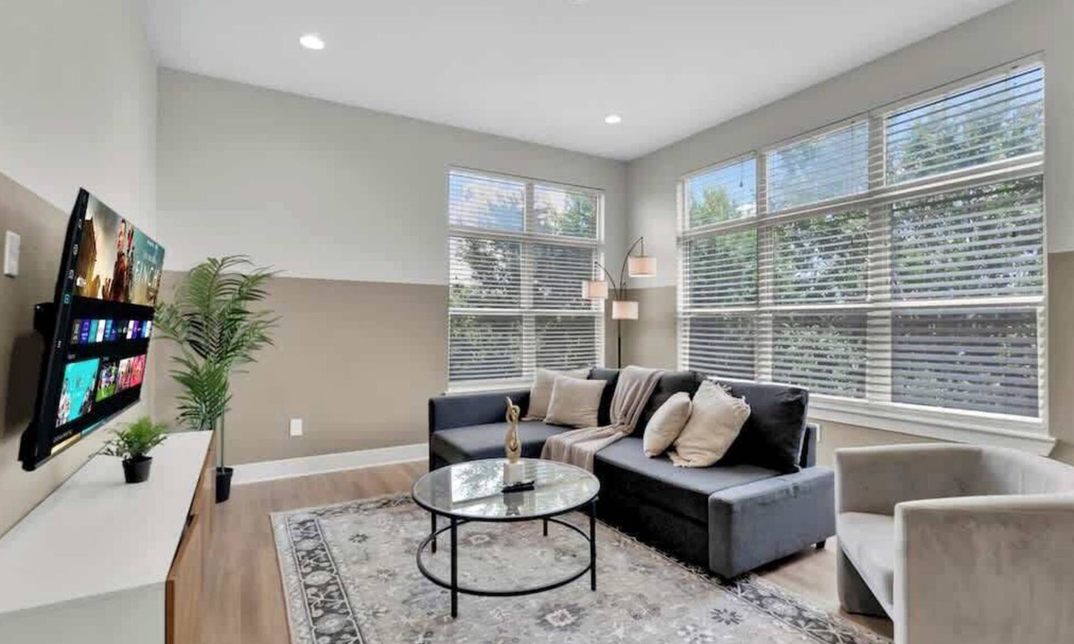 Deep Ellum Apartment | Luxury 2BD | Deep Ellum | Free Parking | Pool+Gym